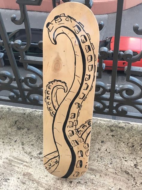 Snake Skateboard Design, Cool Skateboard Decks Design, Skateboard Deck Art Aesthetic, Skateboard Paint Ideas, Skateboard Custom Paint, Skateboard Deck Painting, Skateboard Design Ideas Art, Painting Skateboards Ideas, Skateboard Painting Ideas Aesthetic