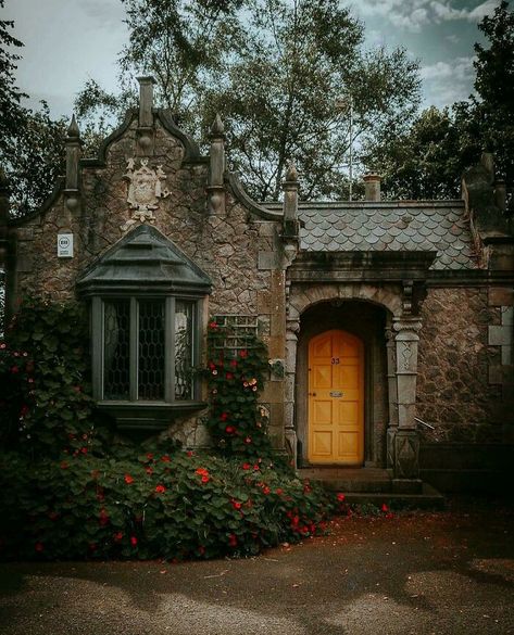 Old Gatehouse In Northern Ireland Beautiful House Images, Miniature Castle, Roman Bath House, Oc Group, Irish Architecture, Sims Houses, Future Buildings, Guilin, Stone Cottage