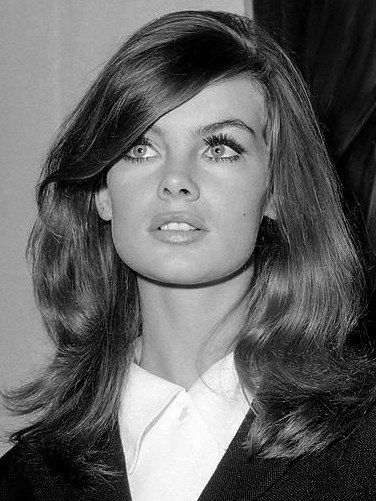 The most beautiful faces of the 60s - top 5 of the most popular fashion models of the decade Colleen Corby, Jean Shrimpton, 60s Hair, Pose Model, Belle Silhouette, Beauty Icons, 60s Fashion, Grunge Hair, Look Vintage