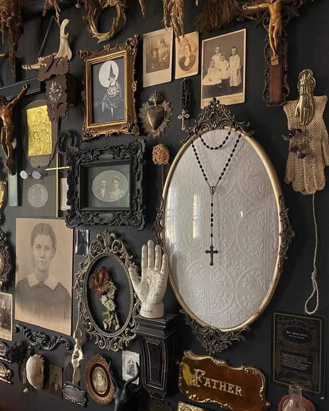 Goth Houses, Bar Vintage, Dark Home Decor, Goth Home, Goth Home Decor, Dark Home, Goth Decor, Bad Design, Dream Room Inspiration