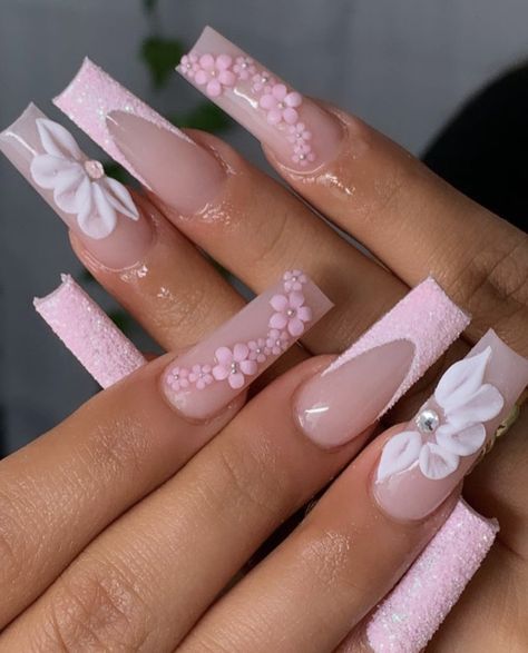 Acrylic Nails Coffin Ideas, Flower Pink Nails, Pink Acrylic Nails Coffin, Nails Acrylic Pink, Pink Nails Acrylic, Nails Rose Gold, Rose Gold Nails Acrylic, Rose Gold Nails Design, Girly Nails