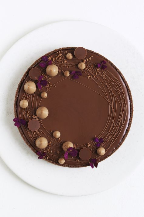 Chocolate Cake Designs, Hazelnut Cake, Simple Cake Designs, Chocolate Cake Decoration, Creative Cake Decorating, Cake Decorating Frosting, Simple Birthday Cake, Easy Cake Decorating, Cake Decorating Videos