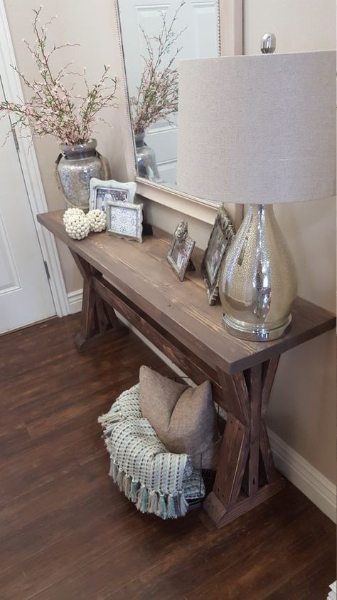 Rustic Farmhouse Entryway, Farmhouse Entryway Table, Vstupná Hala, Koti Diy, Rustic Entryway, Interior Vintage, Foyer Design, Cool Ideas, Style At Home