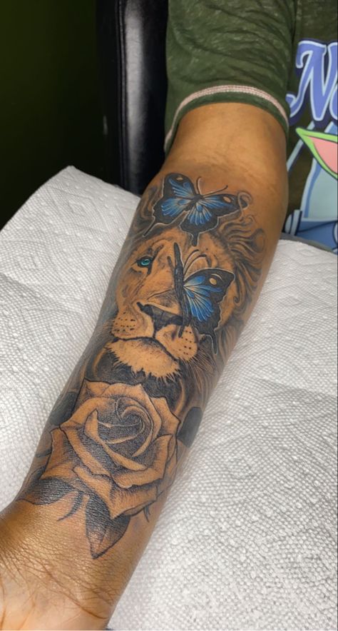 Womens Tattoo Ideas Arm, Lion Tattoo For Black Women, Arm Tats Black Woman, Upper Sleeve Tattoo Women Unique, Half Sleeve Tattoos For Women Forearm, Half Sleeve Tattoos For Women Lower Arm Meaningful, Bottom Sleeve Tattoo For Women, Name Tattoos For Women Forearm, Lion And Flowers Tattoo Design