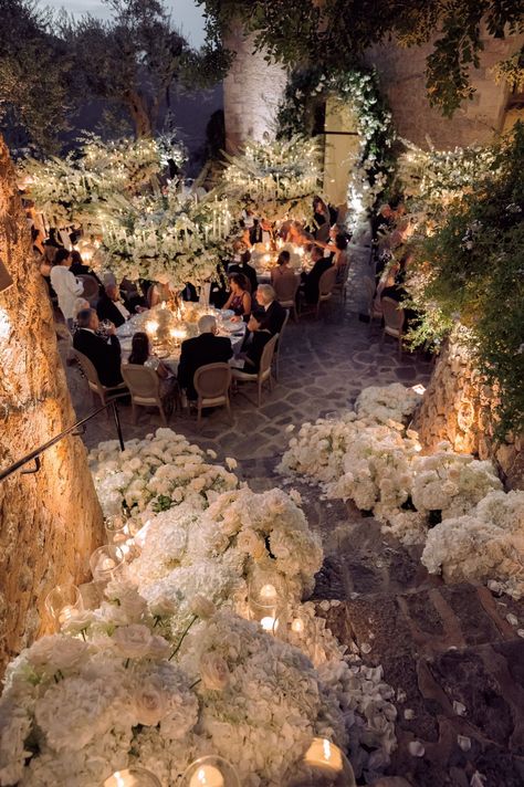 Wedding In Spain Aesthetic, Luxury Venue Wedding, Ballroom Aesthetic Wedding, Wedding Reception Italy, Small Luxurious Wedding, European Chic Wedding, Old Money Outdoor Wedding, Vintage Estate Wedding, Nice France Wedding