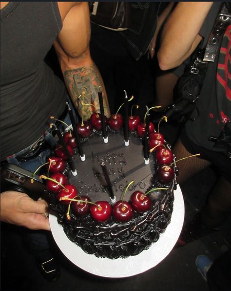 Aesthetic Bday Cake, Gothic Birthday Cakes, Cherry Birthday, Aesthetic Cake, Cake Day, Birthday Inspo, Pretty Birthday Cakes, Cute Birthday Cakes, Bday Cake