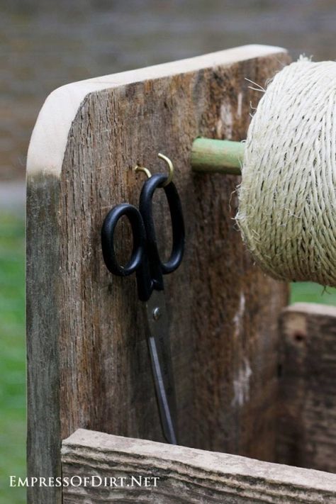 DIY wheelbarrow garden trug made from repurposed wood. The handle holds a spool of garden twine with scissors on a hook nearby. Garden Caddy Diy, Garden Hod Diy, Diy Wheelbarrow, Garden Hod, Wooden Garden Boxes, Farm Vibes, Garden Trug, Homemade Presents, Boys Garden