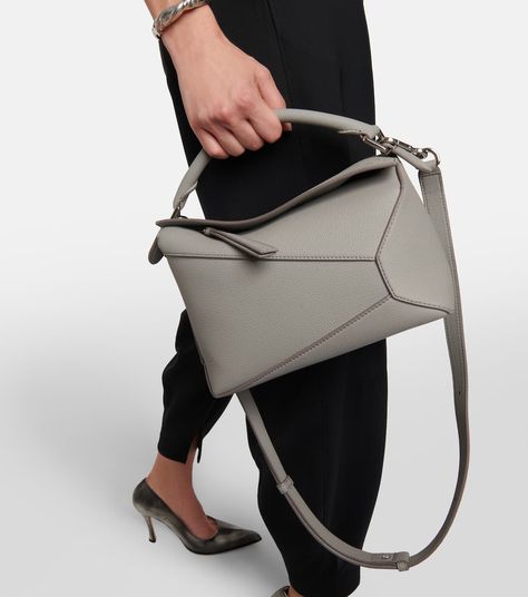 Loewe Puzzle Bag Outfit, Loewe Puzzle Bag, Loewe Puzzle, Puzzle Bag, Grey Shoulder Bag, Loewe Bag, Raffia Bag, Pearl Grey, Mini Bags