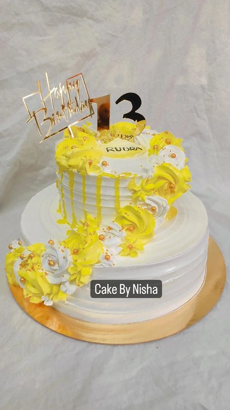 Pineapple flavour🎂 Pineapple Cake Designs Birthday, Pineapple Cake Design, Farewell Cake, Fruit Cake Design, Anniversary Cake Designs, Dad Birthday Cakes, Mini Cakes Birthday, Pineapple Fruit, Pineapple Cake