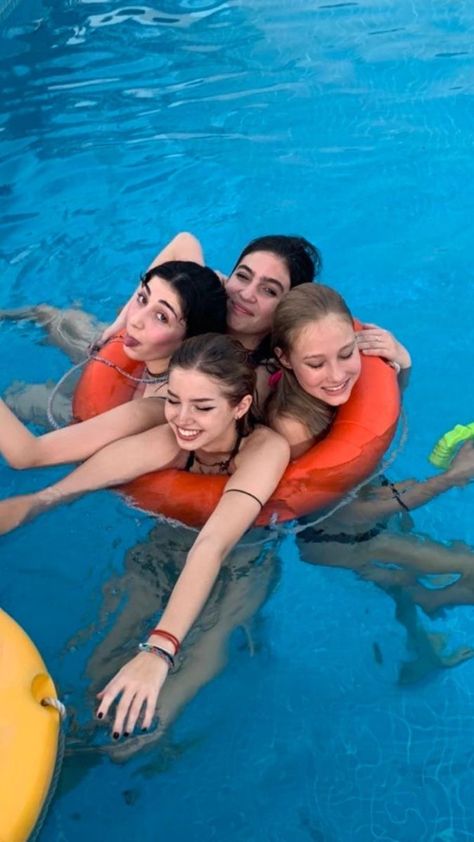 Waterpark Pics With Friends, Friends Pool Pictures, Waterpark Aesthetic Friends, Waterpark With Friends, Swimming Pool Pictures With Friends, Pool Photos With Friends, Pool Pics With Friends, Pool With Friends, Swimming Photos