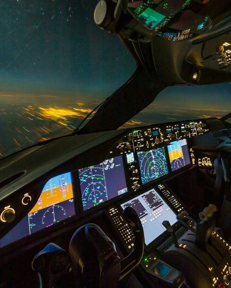 Boeing 787 Cockpit Airplane Cockpit, Pilot Career, Avion Rc, Plane Photography, Boeing 787 Dreamliner, Commercial Plane, Airplane Wallpaper, Pilots Aviation, Airline Pilot