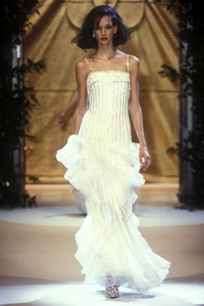 Couture, Doutzen Kroes, Jasmin Tookes, Vintage Runway Fashion, Valentino Runway, Model Runway, 90s Runway Fashion, Runway Fashion Couture, Runway Outfits