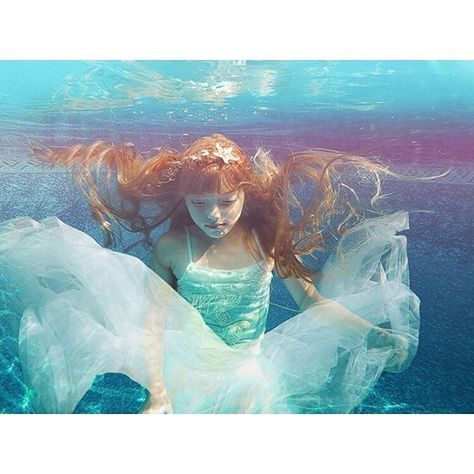 Beautiful . . #Repost @artsartisson Photo by me @artsartisson Model: Sophia Victoria Girl Underwater Drawing, Underwater Shoot Models, Poses Anime, Underwater Drawing, Underwater Model, Underwater Photoshoot, Underwater Portrait, Underwater Images, Girl In Water