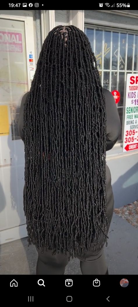 Hairstyles For Fox Locs, Fox Locs Hairstyles For Black Women, Long Fox Locs Hairstyles, Locs Fake Hair, Fox Locs, Long Faux Locs, Faux Locs Waist Length, Faux Locs Long, Faux Dreads