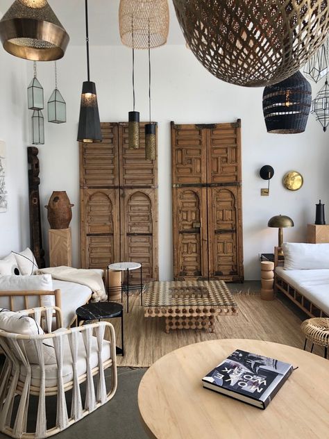 Moroccan Interiors Living Room, Moroccan Inspired Living Room, Modern Moroccan Interior Design, Design Living Room Ideas, Moroccan Style Home, Guys Room Aesthetic, Moroccan Interior Design, Moroccan Style Interior, Room Ideas Living Room