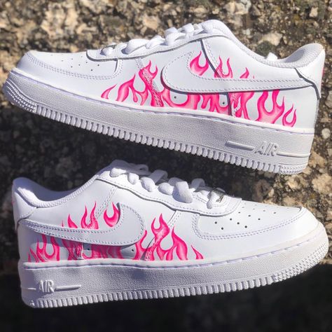 Zapatillas Aesthetic, Sharpie Shoes, Air Force One Shoes, Custom Sneakers Diy, Air Nike, Pretty Sneakers, Custom Painted Shoes, Custom Shoes Diy, Fly Shoes