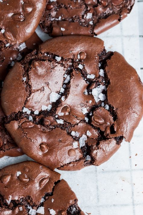 These flourless chocolate cookies are super chocolaty, gluten-free, and they have a crackly exterior with a soft and chewy texture. Add flaked sea salt- and we arrive at perfection! Flowerless Cookies, Gluten Free Chocolate Cookies, Flourless Chocolate Cookies, Flourless Cookies, Biscotti Recipe, Central Market, Chocolate Cookie Recipes, Flourless Chocolate, Gluten Free Chocolate