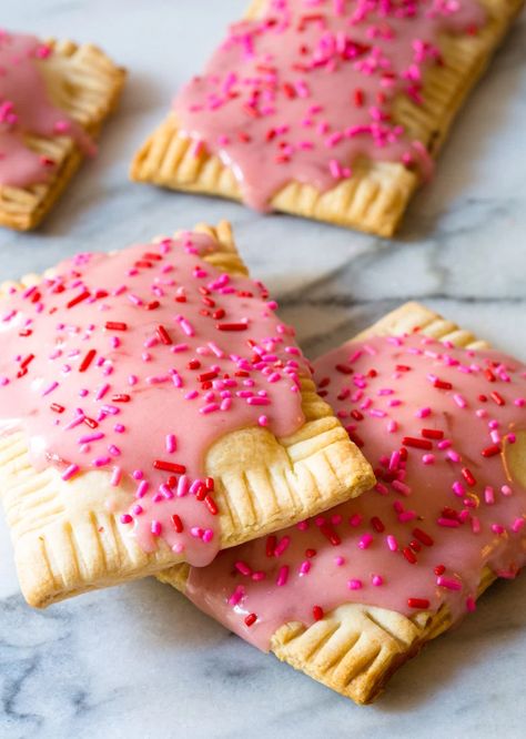 Berry Poptarts, Homemade Pop Tarts, Beaux Desserts, Packaged Snacks, Pop Tart, Breakfast Items, Food Inspo, Sweets Treats, Pop Tarts