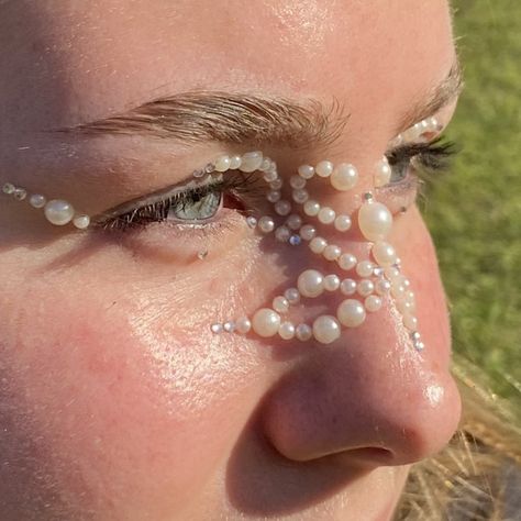 Pearl & Rhinestone Festival Makeup Pearl Face Makeup, Festival Makeup, Cute Makeup Looks, Cute Makeup, Makeup Inspo, Face Makeup, Makeup Looks, Festival, Makeup