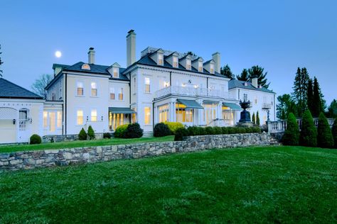 Harry Houdini used to chill at this fabulous Georgian estate in Ridgefield, Conn., nearly 100 years ago, when it was owned by his brother, Dr. Leopold Weiss. (Houdini’s real name was the less magic… Limestone Pool, Georgian Estate, Robert Vaughn, Pool Terrace, Harry Houdini, Long Island Sound, Catskill Mountains, 100 Years Ago, Barn House