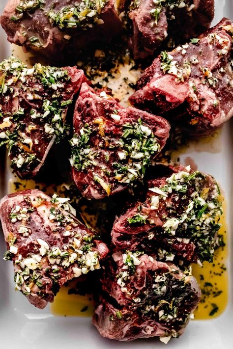 Marinated Lamb Chops with Rosemary and Garlic Bbq Lamb Chops, Lamb Recipes Oven, Marinated Lamb Chops, Grilled Lamb Recipes, Lamb Loin Chop Recipes, Lamb Chops Marinade, Grilled Lamb Chop Recipes, Easy Summer Grilling Recipes, Lamb Chops Recipe