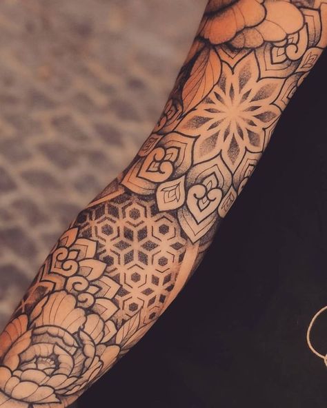 Xray Flower, Mandala Arm Tattoos, Voll Arm-tattoos, Tattoo Sleeve Filler, Mandala Tattoo Sleeve, Arm Sleeve Tattoos For Women, Mandala Tattoos, Geometric Sleeve Tattoo, On Tattoo