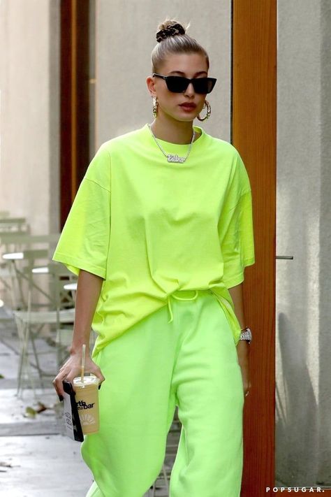 Hailey Baldwin's Neon Green Outfit November 2018 Neon Clothing Aesthetic, Glow Clothes, Ropa Color Neon, Neon Green Outfits, Neon Clothes, Neon Clothing, Neon Green Top, Looks Hip Hop, Style Vert