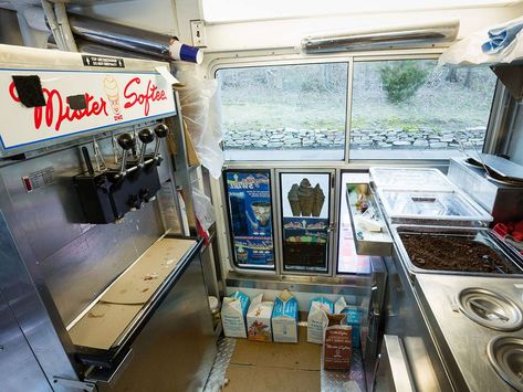 Inside Ice Cream Truck, Ice Cream Truck Aesthetic, Ice Cream Truck Ideas, Vintage Ice Cream Truck, Mr Softee, Mcdonalds Ice Cream, Ice Cream Station, Truck Garage, Mister Softee