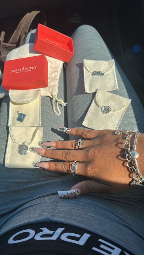 James Avery Jewelry Aesthetic, James Avery Bracelet Aesthetic, Charms James Avery, James Avery Charm Bracelet Aesthetic, James Avery Aesthetic, James Avery Charm Bracelet Ideas, James Avery Rings Aesthetic, Charm Bracelet Aesthetic, Silver Jewelry Aesthetic