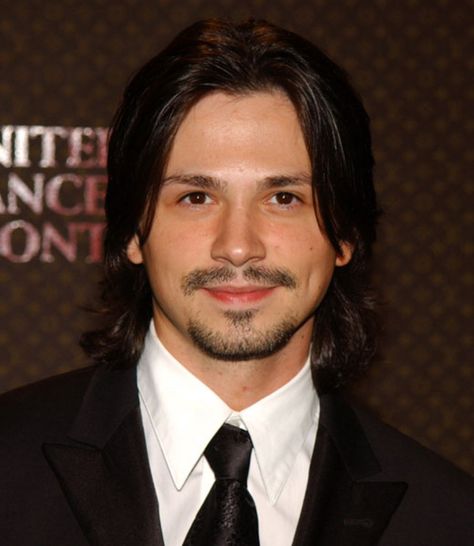 Freddy Rodriguez- I love the characters he plays and he's the best of cute and sexy. Just look at that dimple:) Celeb Hairstyles, Puerto Rican Men, Celeb Quotes, Freddy Rodriguez, Makeup Celebrity, Types Of Guys, Celebration Quotes, Celebrity Makeup, Puerto Rican