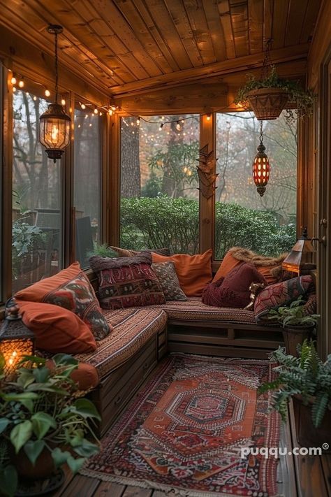 Wooden Conservatory Ideas, Sunroom 4 Season, Bohemian Mountain Home, Modern Sunroom Ideas Interiors, Screened In Porch Boho, Witchy Sunroom, Veranda Decor Ideas, Boho Conservatory, Cozy Conservatory