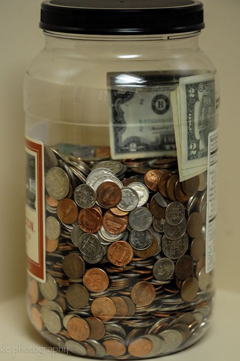 01.31,.13: grow; I LOVE watching my jar of coins grow... Savings Jar Aesthetic, Saving Money Motivation, Jar Aesthetic, Pine Cone Bird Feeder, Money Saving Jar, Saving Coins, Coin Jar, Saving Money Chart, Money Chart