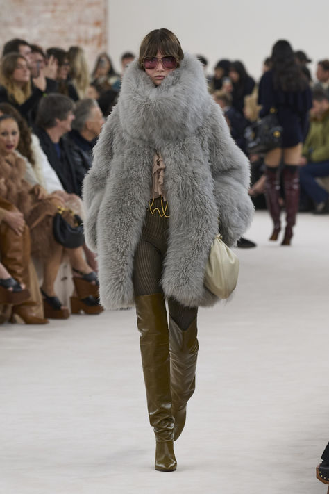 Ready to Wear


Fall Winter 2024 

Image Credits: Launchmetrics/Spotlight Chloe Fashion, Grey Fur, Coat Trends, Fall Winter 2024, Boho Fall, Winter Outfits For Work, Winter Trends, Trend Forecasting, Winter 2024