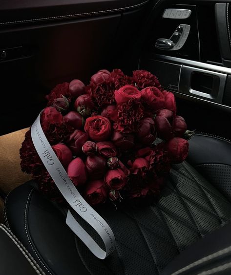 Azriel Acotar, Luxury Flower Bouquets, Fancy Flowers, Boquette Flowers, Red Peonies, Nothing But Flowers, Peonies Bouquet, Flower Therapy, Beautiful Bouquet Of Flowers