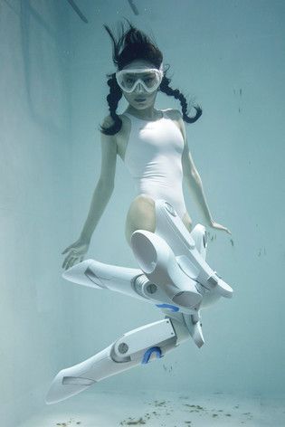 *Suichu Niso Plus*, a continuation of the photobook *Suichu Niso* that features girls underwater wearing knee-high socks, will be released on Monday, Oct. 20. Health Goth, Bawah Air, Cyberpunk Aesthetic, Body Reference Poses, Art Manga, Human Poses Reference, Figure Poses, Poses References, Human Poses