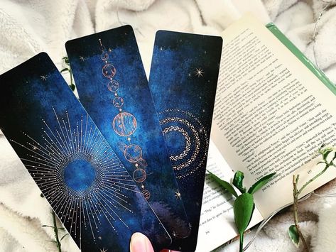 Celestial Bookmarks, Space Bookmarks, Acrylic Bookmarks, Bookmarks Diy, Handmade Bookmarks Diy, Star Bookmark, Galaxy Book, Creative Bookmarks, Bookmark Craft