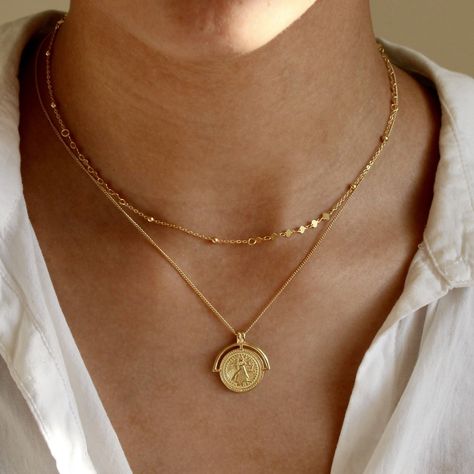 Gold Coin Pendant Necklace, Gold Coin Necklace Design, Stacking Necklaces Gold, Chains For Men Gold, 18k Gold Jewelry Necklaces, Gold Necklace Outfit, Men Gold Chain, Coin Jewelry Necklace, Women Gold Pendant