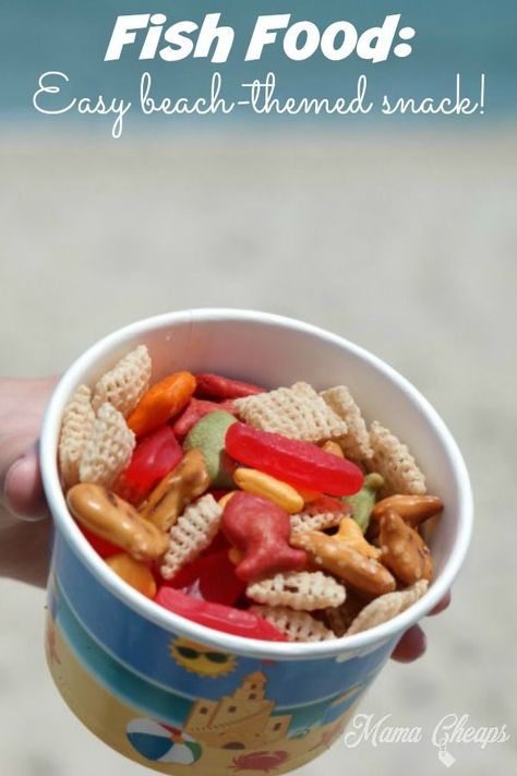 Super easy beach themed snack!  Perfect for beach trips, pool parties, road trips, etc! https://www.mamacheaps.com/2018/06/fish-food-easy-beach-themed-snack-mix.html Ocean Theme Snacks, Ocean Snacks, Pool Snacks, Beach Treats, Theme Snack, Beach Snacks, Fish Snacks, Florida Aesthetic, Vacation Meals