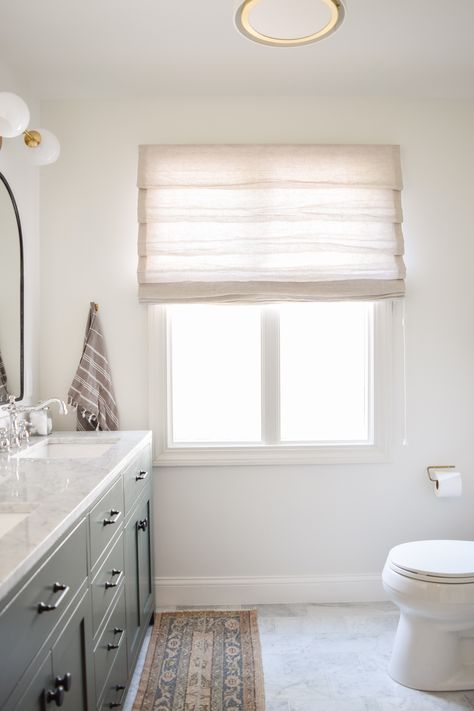 Roman Shades Bathroom, Bathroom Window Coverings, Modern Roller Blinds, Bathroom Shades, Small Bathroom Window, Bath Window, Bathroom Window Curtains, Bathroom Window Treatments, Bathroom Blinds