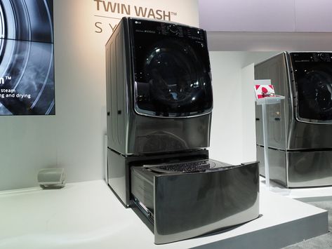 LG built a baby washing machine to sit beneath its regular ones Smart Washing Machine, Laundry Time, Front Loading Washing Machine, Connected Home, Concrete Kitchen, Gadgets Technology Awesome, High Tech Gadgets, Smart Appliances, Home Technology