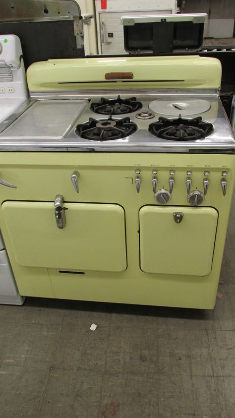 Everything You Need to Know About Buying Antique Appliances | Estate Sale Blog Chambers Stove, Retro Stoves, Antique Appliances, Antique Kitchen Stoves, Modern Stoves, Retro Toaster, Antique Kitchen Decor, Retro Appliances, Vintage Stoves