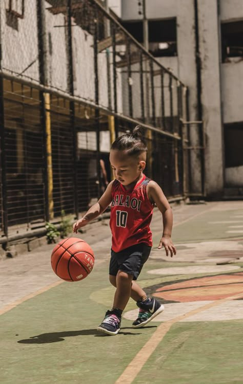 Kids Basketball Photoshoot, Basketball Theme Photoshoot, Nba Dads, 2nd Bday Photoshoot, Kids Playing Basketball, Born 2 Ball, Now Apocalypse, Basketball Family, Sports Photoshoot