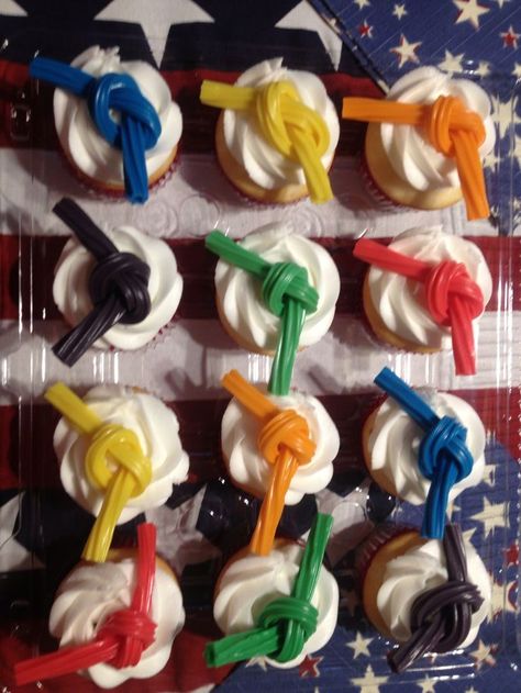 Taekwondo Cupcakes, Taekwondo Display, Taekwondo Drills, Karate Inspiration, Taekwondo Techniques, Martial Arts Party, Karate Cake, Karate Birthday Party, Martial Arts Birthday