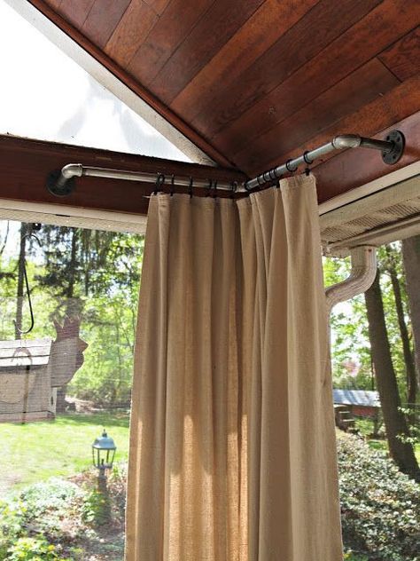 Porch Enclosures, Balkon Decor, Porch Curtains, Porch Decorating Ideas, Savvy Southern Style, Burlap Curtains, Style Cottage, Cozy Farmhouse, Outdoor Curtains