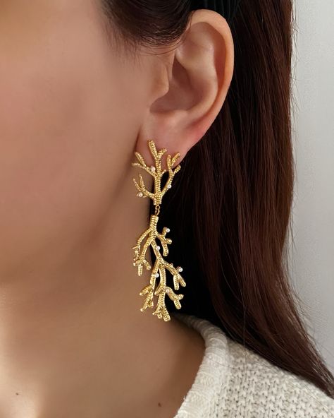 Klora Earrings —Just dropped!🪸 These coral reef branch earrings will surely make your summer outfits stand out! We worked tirelessly to bring you a unique selection of coastal themed earrings so your jewelry collection cannot be replicated by anyone else! Shop new earrings link in bio 🤍 #summerjewelry #beachearrings #oceanjewelry #kampydesigns #coraljewelry #starfishearrings #vacationjewelry #vacationoutfit Gold Coral Earrings, Country Necklace, Vacation Jewelry, Ocean Earrings, Gold Branches, Branch Earrings, Beach Earrings, Mini Earrings, Travel Jewelry Box