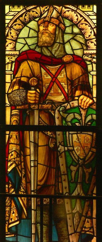 Stained glass window of Godfrey of Bouillon in the Belfry of Boulogne-sur-Mer, France. Godfrey Of Bouillon, First Crusade, Temple Knights, Crusader Knight, Stained Glass Church, Stained Glass Angel, Medieval Knight, Medieval History, Dark Ages