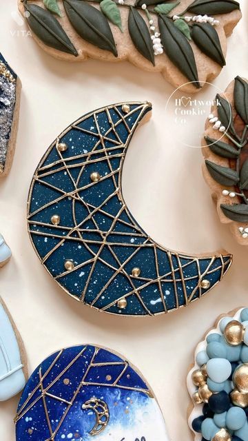 Acotar Baby Shower Ideas, Star And Moon Cookies, Halloween Moon Cookies, Moon Sugar Cookies, Celestial Baby Shower Theme, Moon Wedding Theme, Moon Food, Star Themed Wedding, Baby Boy Cookies