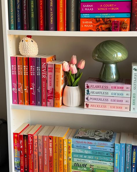 Lil bookshelf tour 🫶🏻💓🏹🌿 QOTD: how do you organize your books? (Author/ genre/ colour/ vibes?) . . . . #bookshelf #bookshelfdecor #bookshelfie #books #reader #bookaesthetic #beautifulbooks #prettybooks #aestheticbooks #bookstack Ladder Bookshelf Styling With Books, Tall Bookshelf Styling, Bookshelves Bedroom Ideas, Girly Bookshelf, Bookshelf Aesthetic Bedroom, Bookshelf Bedroom Ideas, Library Bedroom Ideas, Tbr Bookshelf, Book Corner Ideas Bedroom