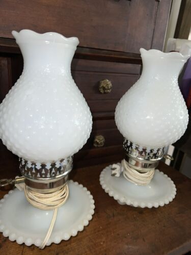 ad eBay - Find many great new & used options and get the best deals for 1 pair Vintage Plymouth Harlee Hobnail Milk Glass Portable Lamps at the best online prices at eBay! Free shipping for many products! Milk Glass Hobnail Lamp, Milk Glass Lamps Vintage, Vintage Glass Lamp, Corningware Vintage, Pyrex Vintage Rare, Milk Glass Decor, Vintage Glassware Antiques, Vintage Lights, Antique Shopping