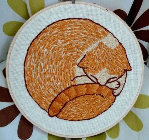 Amazing Embroidery, Needle Crafts, Orange Tabby Cats, 자수 디자인, Cat Crafts, Needle Work, Cat Sleeping, Embroidery Hoop Art, Embroidery Inspiration